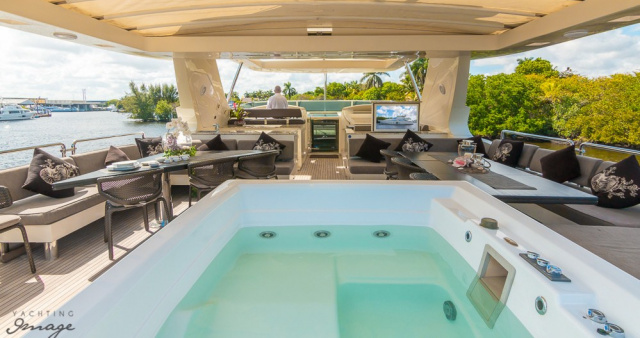 105 Azimut Flybridge