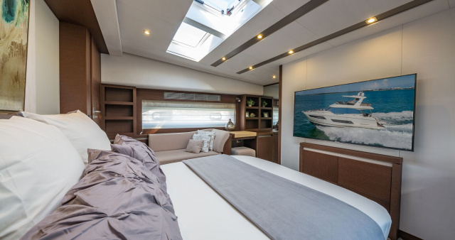 70 Prestige Flybridge