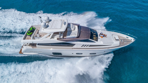 80 Ferretti Flybridge