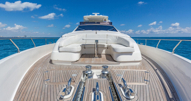 80 Ferretti Flybridge